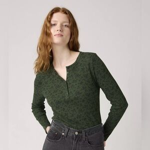 NWT Levis Dana Henley in Mountain View Green size Medium Small